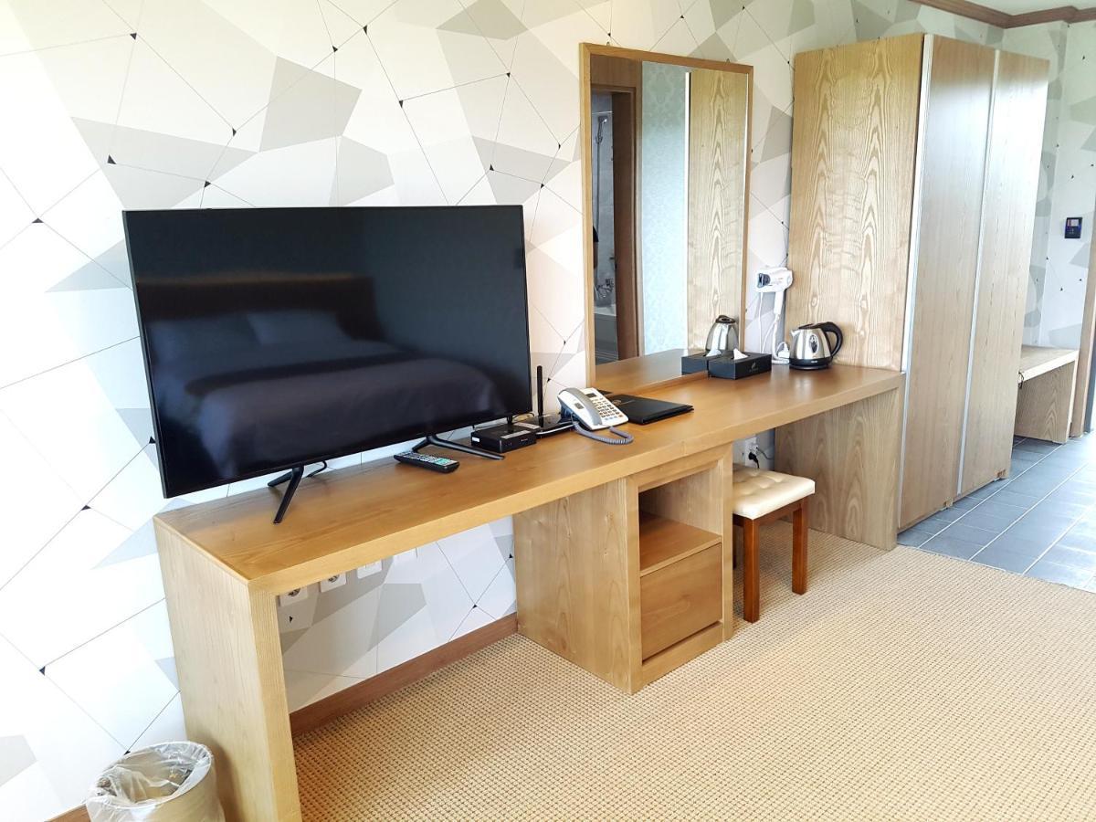 Hotel International Airport 4*
