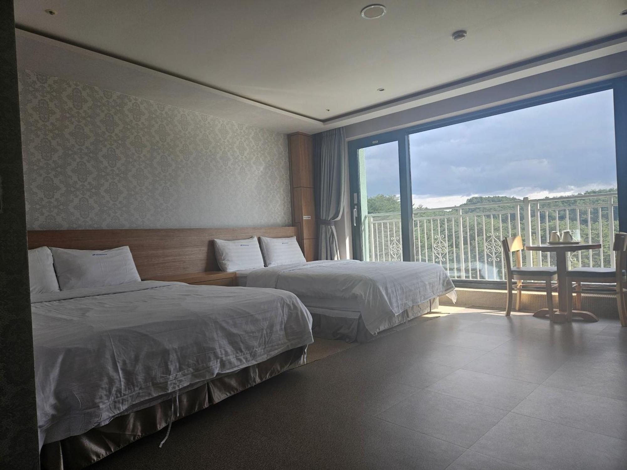 Hotel International Airport 4*